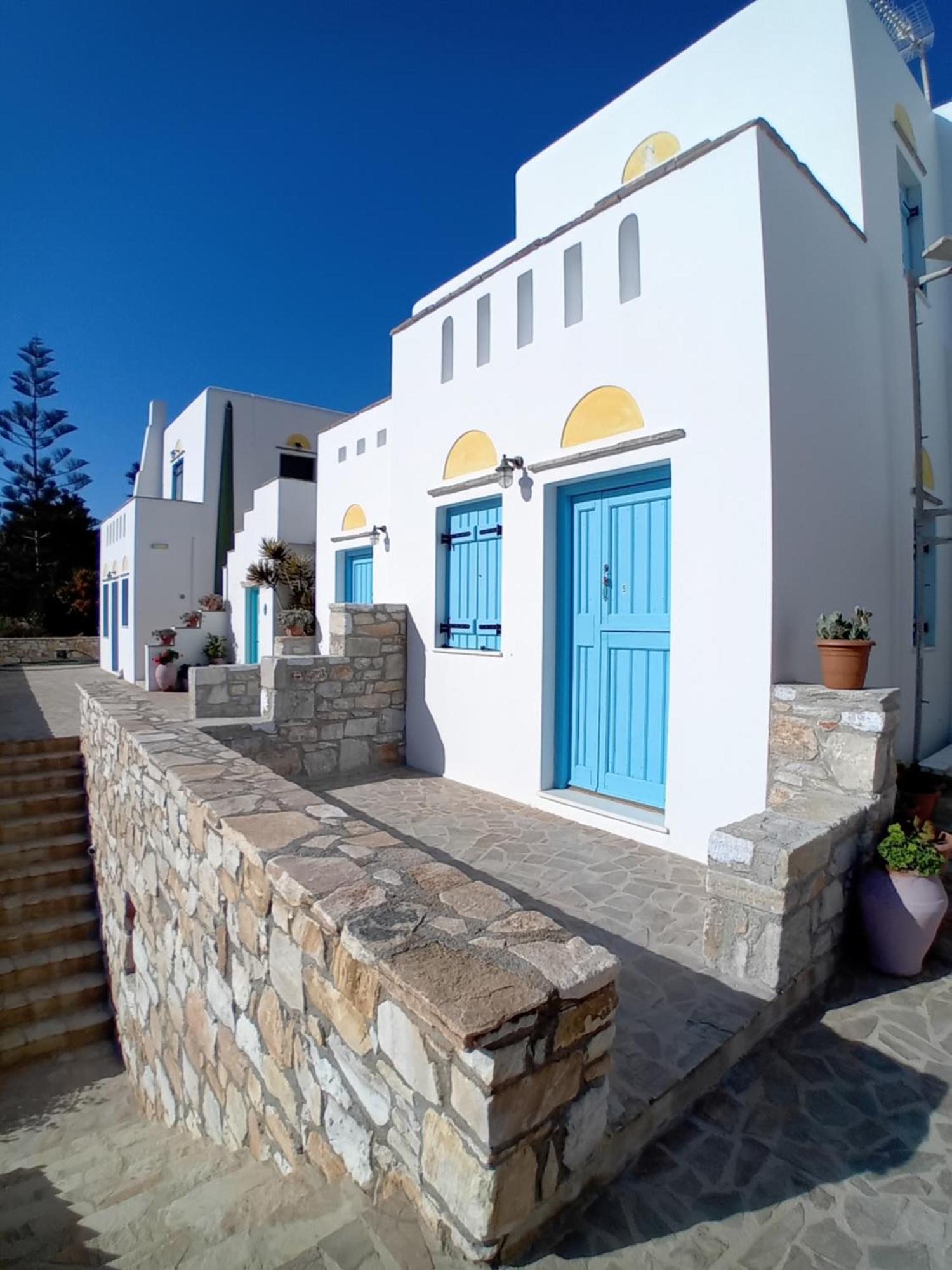 Blue Bliss Apartment Ambrami Bagian luar foto